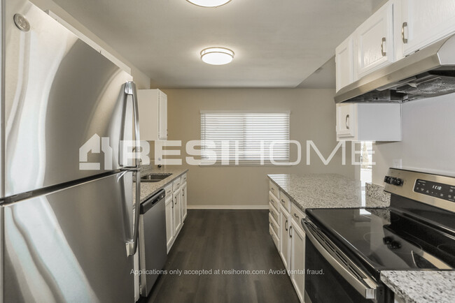 Building Photo - HOME FOR RENT!