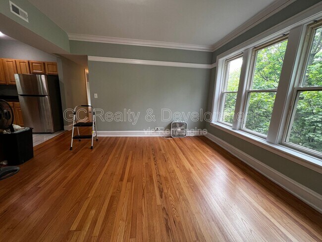 Building Photo - 2144 W Estes Ave