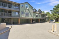Building Photo - $2,340.95, 2 Bed 2 Bath Condo in Boulder with In Unit Laundry!