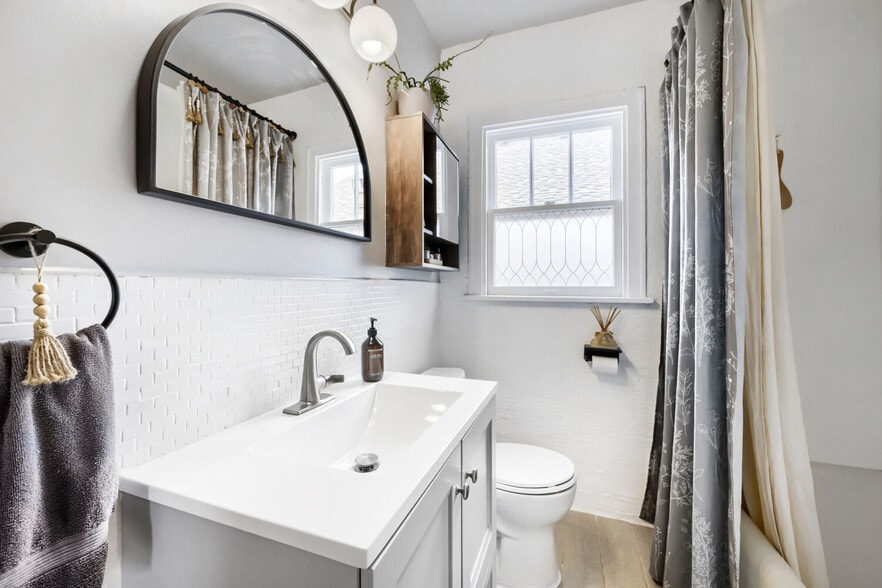 Building Photo - 3305 N Clay St