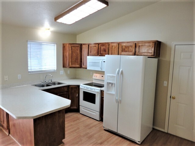 Building Photo - 859 W 2005 N