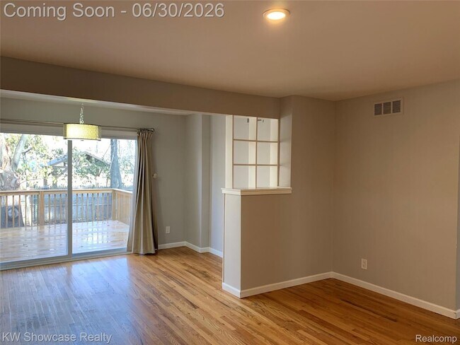 Building Photo - 2050 Wycliffe Ave