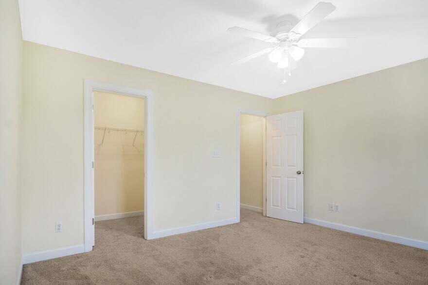Upstairs bedroom - 5357 Discovery Park Blvd