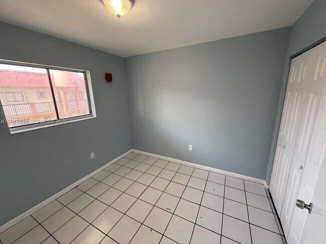 Building Photo - 5400 W 21st Ct