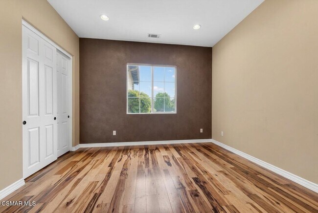 Building Photo - 9651 Sagebrush Ave