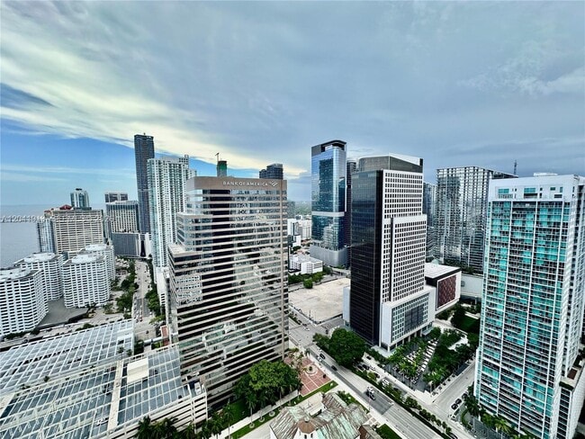 Building Photo - 495 Brickell Ave