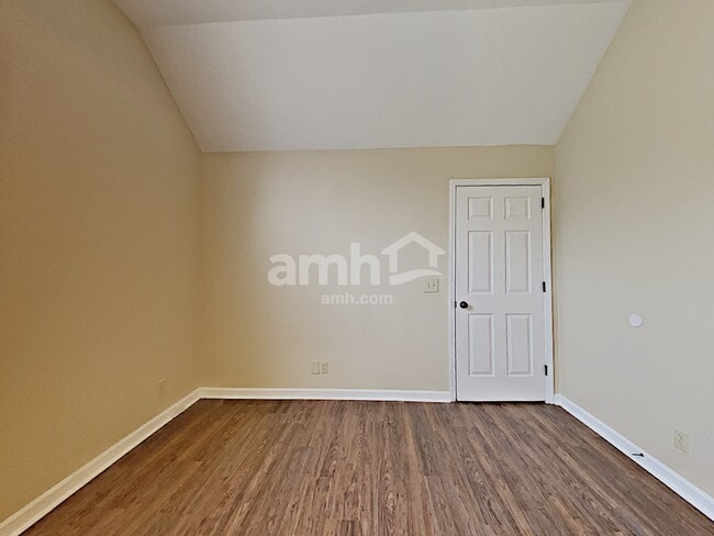 Building Photo - 205 Apache Trail