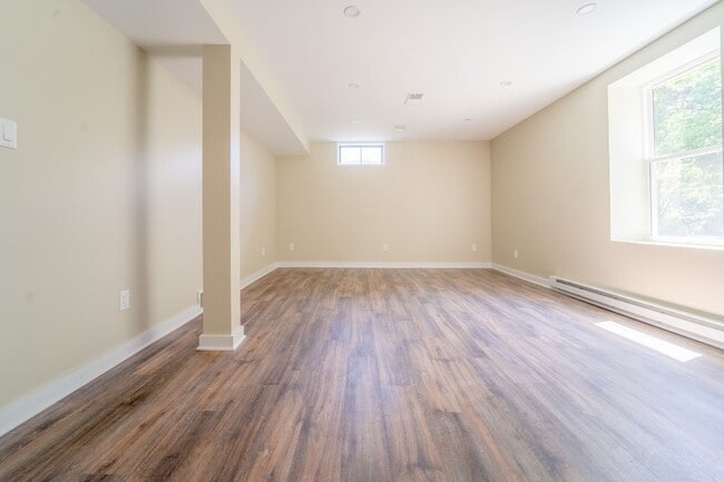 Building Photo - 593 Hooper Rd