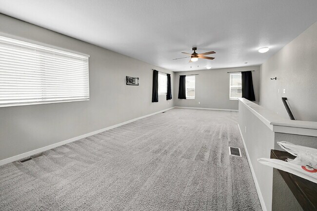 Building Photo - $2,550.00, 3 bed, 2.5 bath located in Colo...