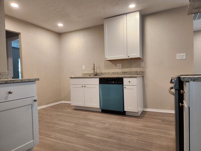 Kitchen - 202 N Getzendaner St