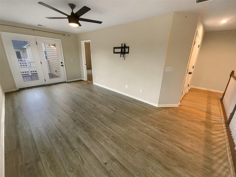 Building Photo - 11052 Chalkbark Ln