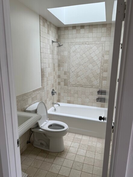 Building Photo - 47 Grand View Ter