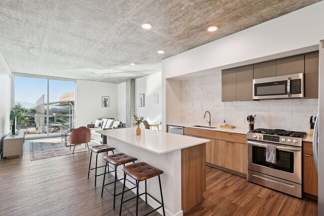 Building Photo - 222 E Jefferson St