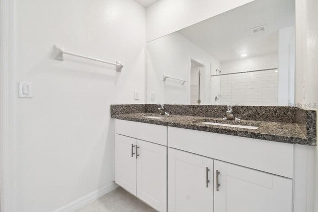 Building Photo - 6335 Ten Acre Ct