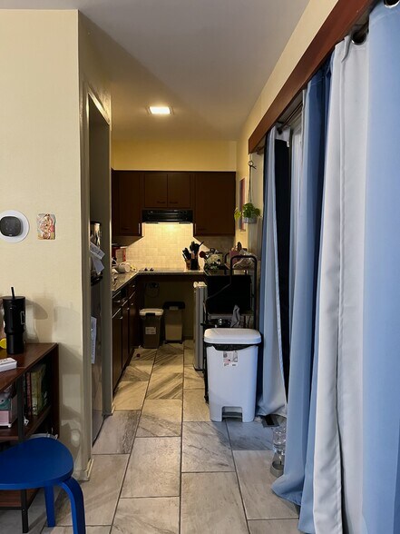 Building Photo - 921 E Huron St