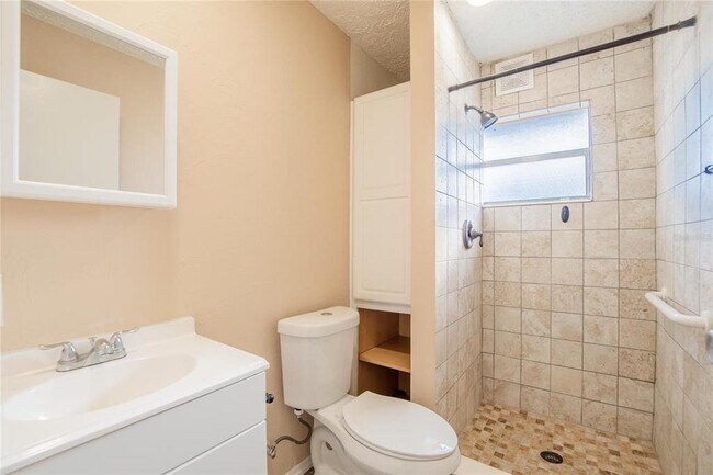 Building Photo - 202 Bedford Trail