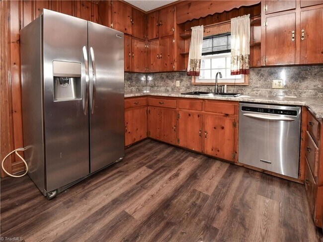 Building Photo - 3872 Leo St