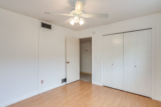 Building Photo - Great East Side Location 4 Bed/2 Bath Home