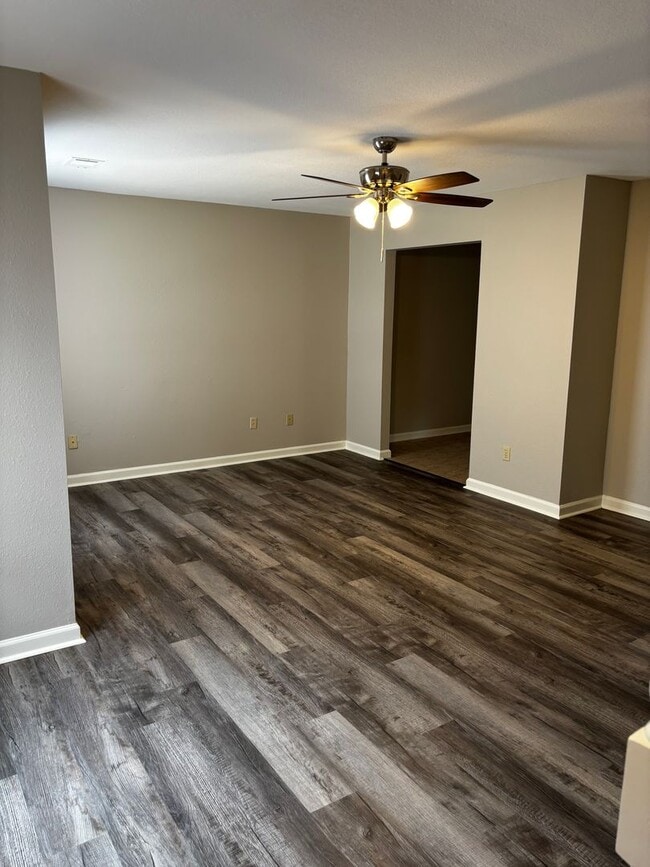 Building Photo - 4 Bedroom Home Within Minutes from NEA Hospital