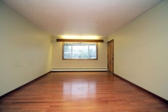 Building Photo - 3200-3236 SW Marigold St