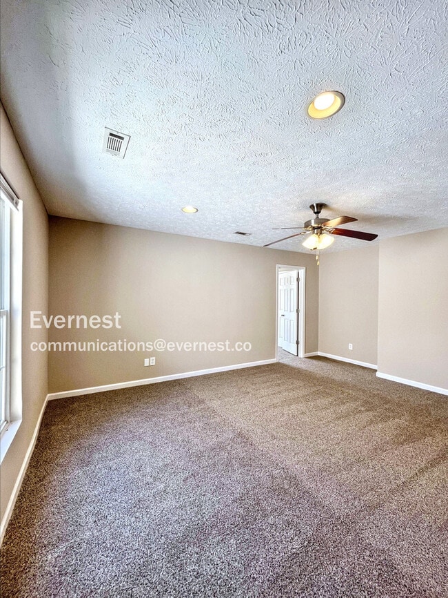 Building Photo - 5005 Cobblestone Creek Dr