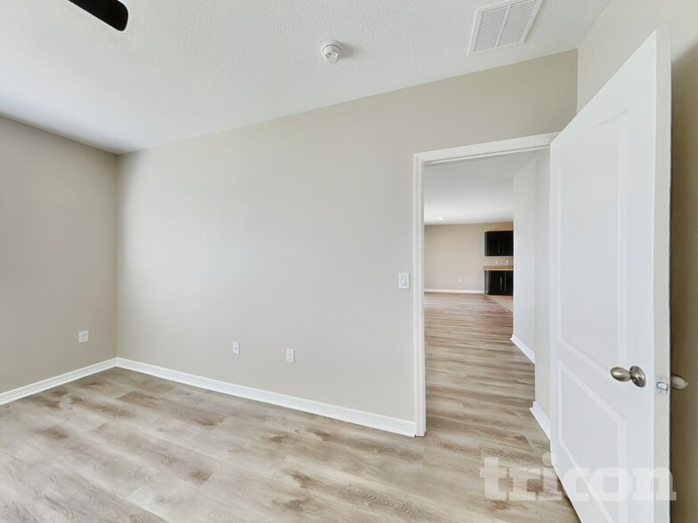 Building Photo - 935 Summer Glen Dr