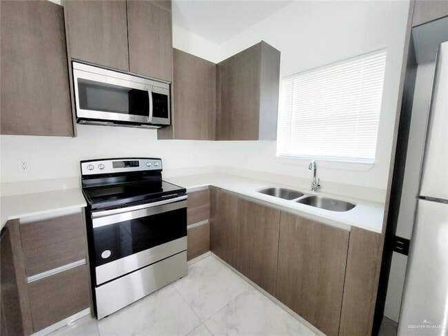 Building Photo - 1809 Cari Nicole Ave