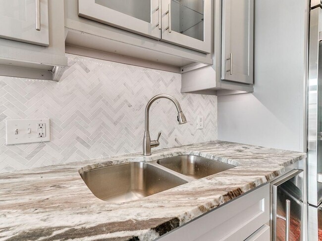 Building Photo - 115 NE 3rd St