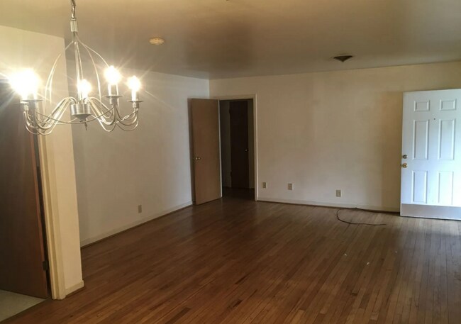 Building Photo - 4005 Oaklawn St