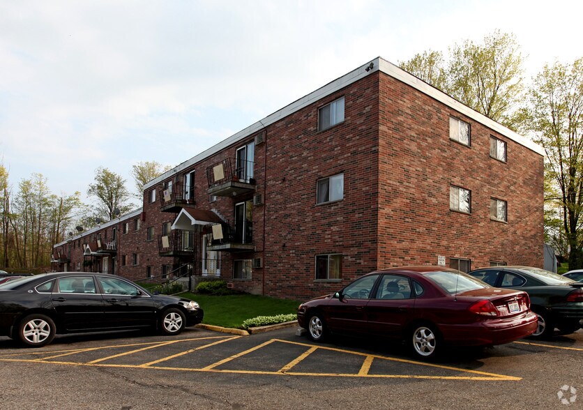 Mill Park Apartments 397 Park Ave Chardon OH 44024 Apartment Finder