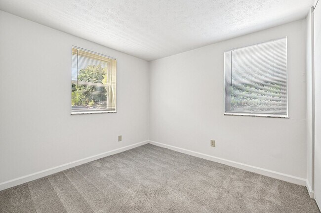 Building Photo - 1738K E. Long St.