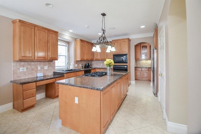 Building Photo - 5835 Stratford Gardens Dr