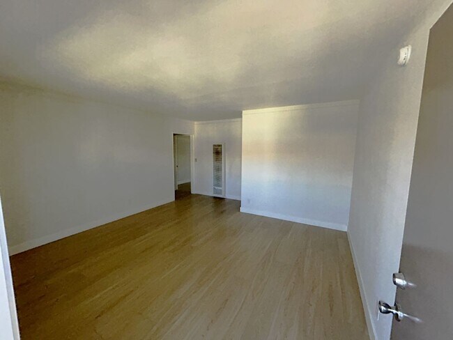 Building Photo - 1635 N Normandie Ave