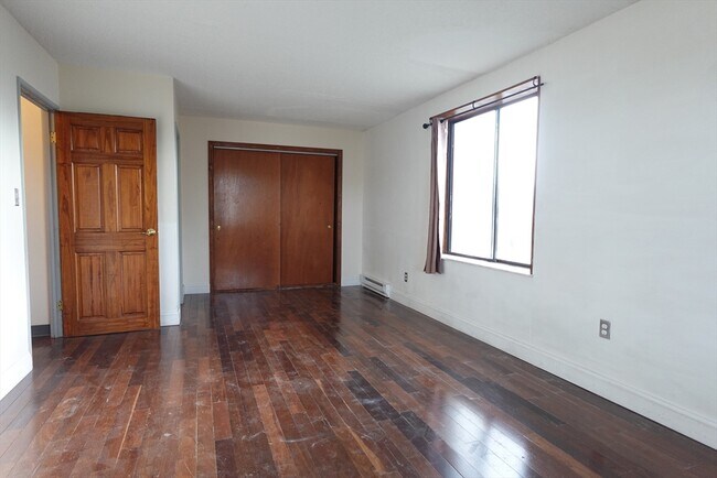 Building Photo - 37 Skyline Dr