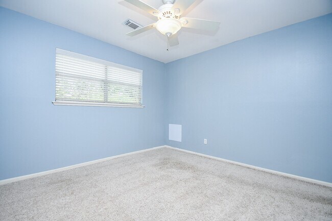 Building Photo - 1711 Earl of Dunmore St