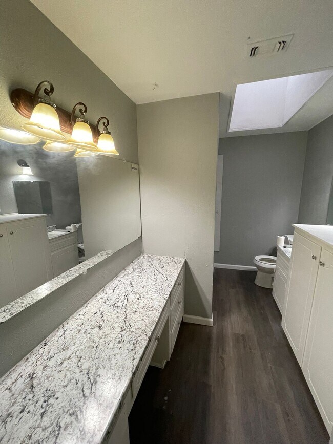 Building Photo - 6172 Whitman Ave