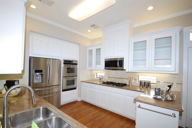 Building Photo - 2410 Dorrington St