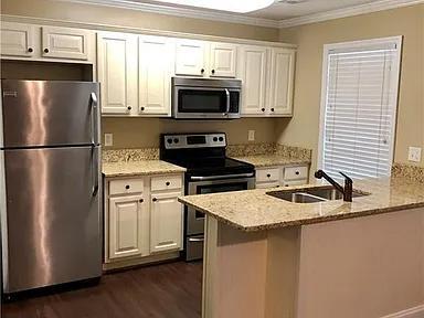 Building Photo - 544 W Glenn Ave