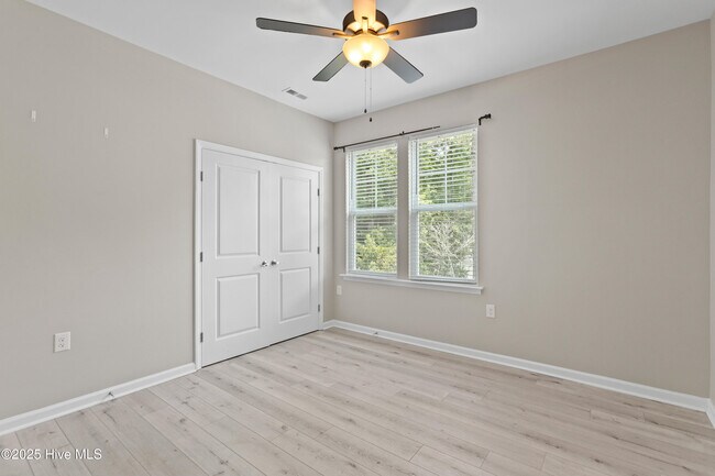 Building Photo - 218 Spring Dr