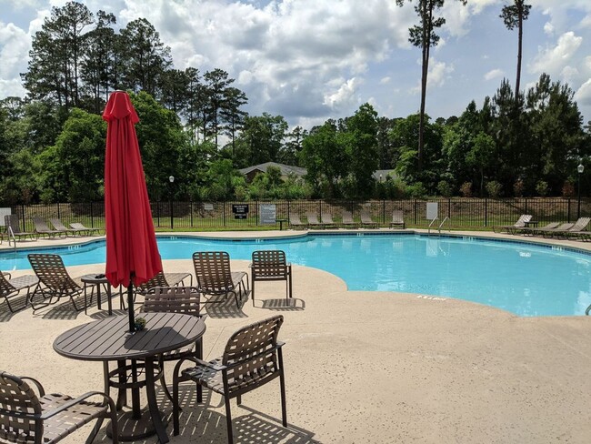 Building Photo - Available August 15th!!! $2200 a month!!!