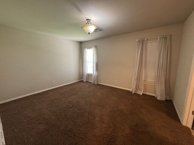 Building Photo - Awesome 3 bed/2bath/2 car Split floor plan in Southfork III!