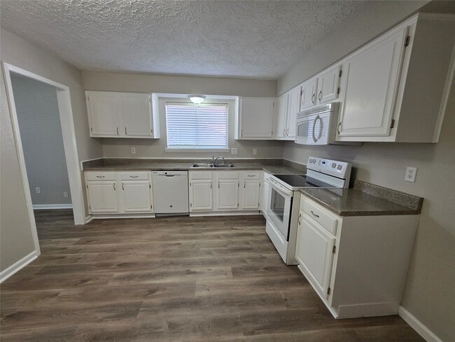 Building Photo - 17602 Heritage Bay Dr