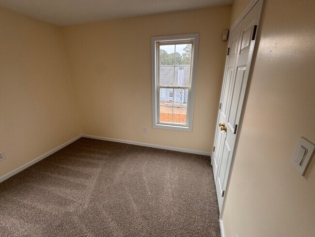 Building Photo - 885 Ridge Rd