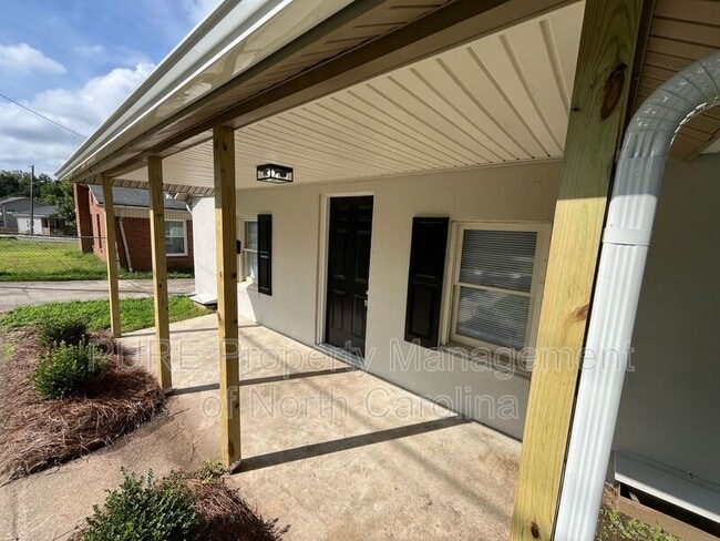 Building Photo - 65 Barber St NW