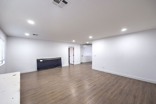 Building Photo - Beautiful 4BR / 3BA Corner-Lot Home with Designer Finishes