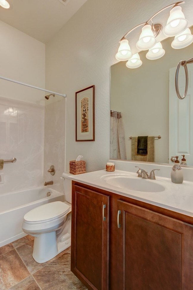 Building Photo - Furnished in Granville