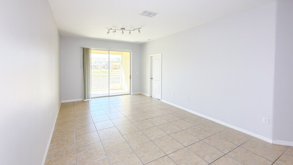 Building Photo - 4093 Shade Tree Ln