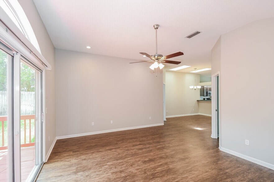 Building Photo - 3401 Millcrest Dr