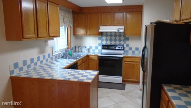 Building Photo - 3 br, 2.5 bath House - 19120 48th Ave W