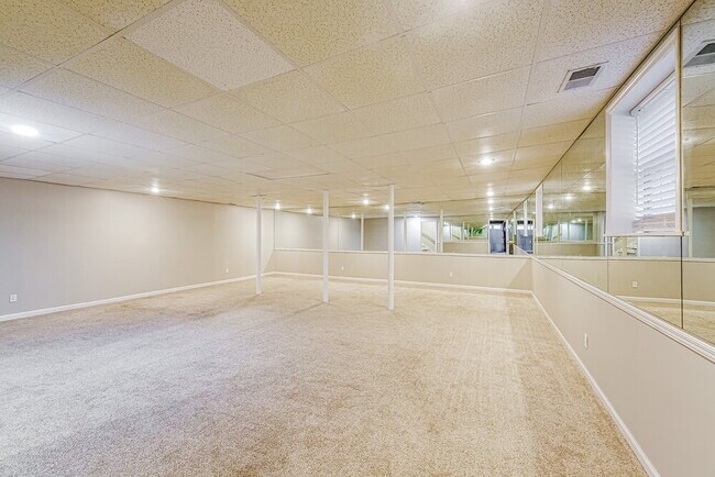 Building Photo - 800 Dunwoody Ln